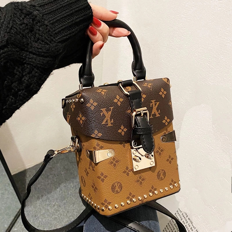 Class Box Bag Women Top Brand Soft Trunk Crossbody Bags for Women Luxury Shoulder Bag Vintage Square Box Leather Lady Clutches, Pls choose
Class Box Bag Women Top Brand Soft Trunk Crossbody Bags for Women Luxury Shoulder Bag Vintage Square Box Leather Lady Clutches, Pls choose