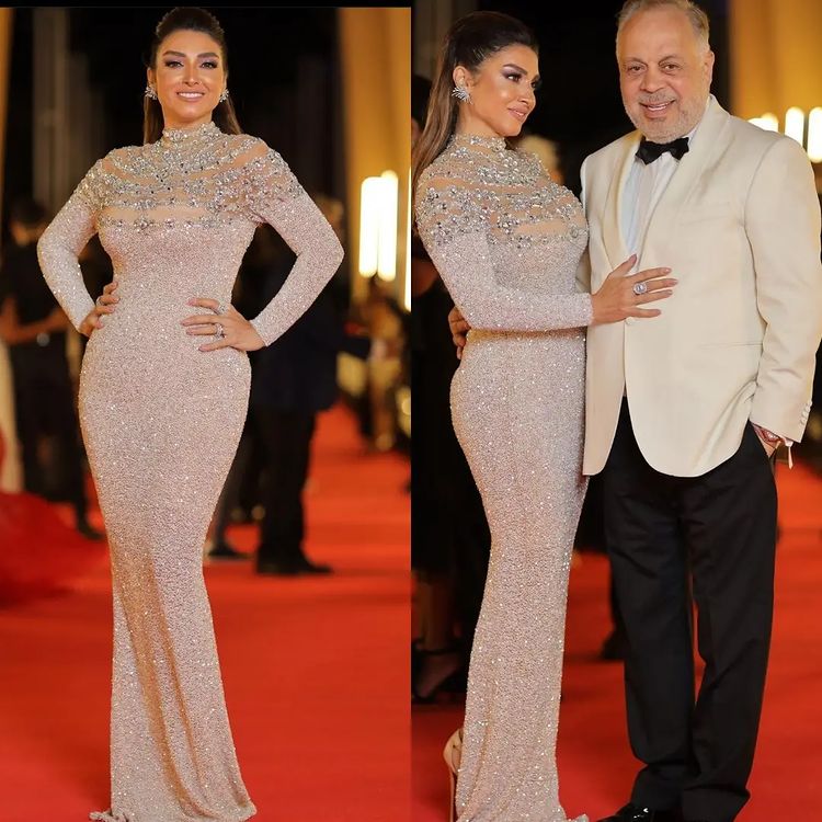 2022 Plus Size Arabic Aso Ebi Sparkly Sexy Sheath Prom Dresses Beaded Crystals Sheer Neck Evening Formal Party Second Reception Gowns Dress ZJ220
