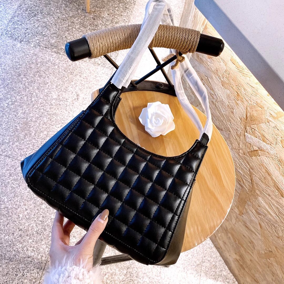 2021 Best selling classic shoulders bags New luxurys women designers diamond lattice handbags joker fashion classic brand bags XTC02, Box
2021 Best selling classic shoulders bags New luxurys women designers diamond lattice handbags joker fashion classic brand bags XTC02, Box
