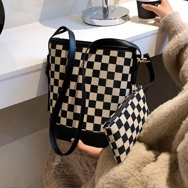 Factory wholesale womens crossbody bag sweet foreign fashion checkerboard handbags street personality plug-in coin purse women' backpack simple leather handbag
Factory wholesale womens crossbody bag sweet foreign fashion checkerboard handbags street personality plug-in coin purse women' backpack simple leather handbag