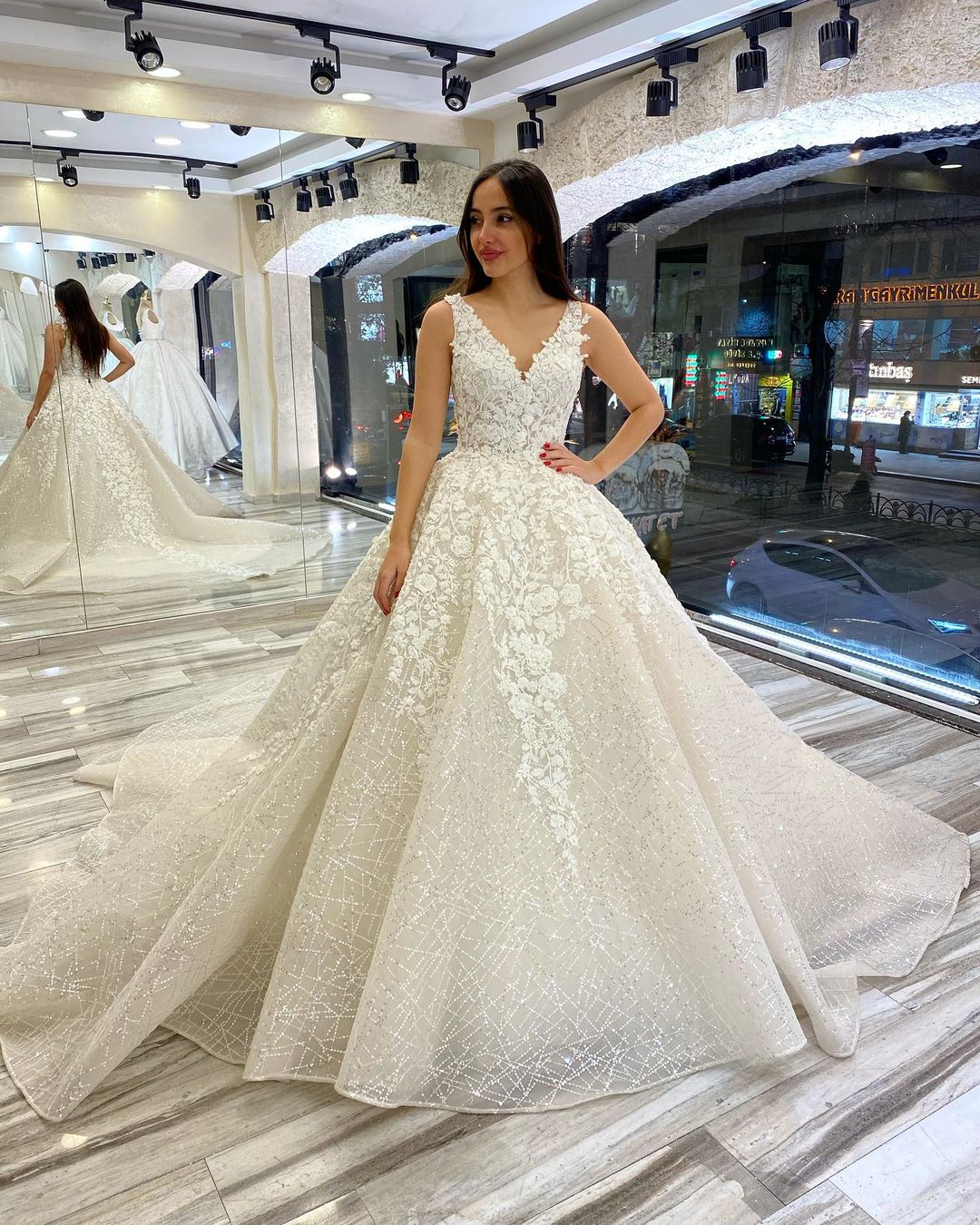 2021 Plus Size Arabic Aso Ebi Sparkly Lace Beaded Wedding Dresses Deep V-neck Bridal Dresses Vintage Sexy Wedding Gowns ZJ362