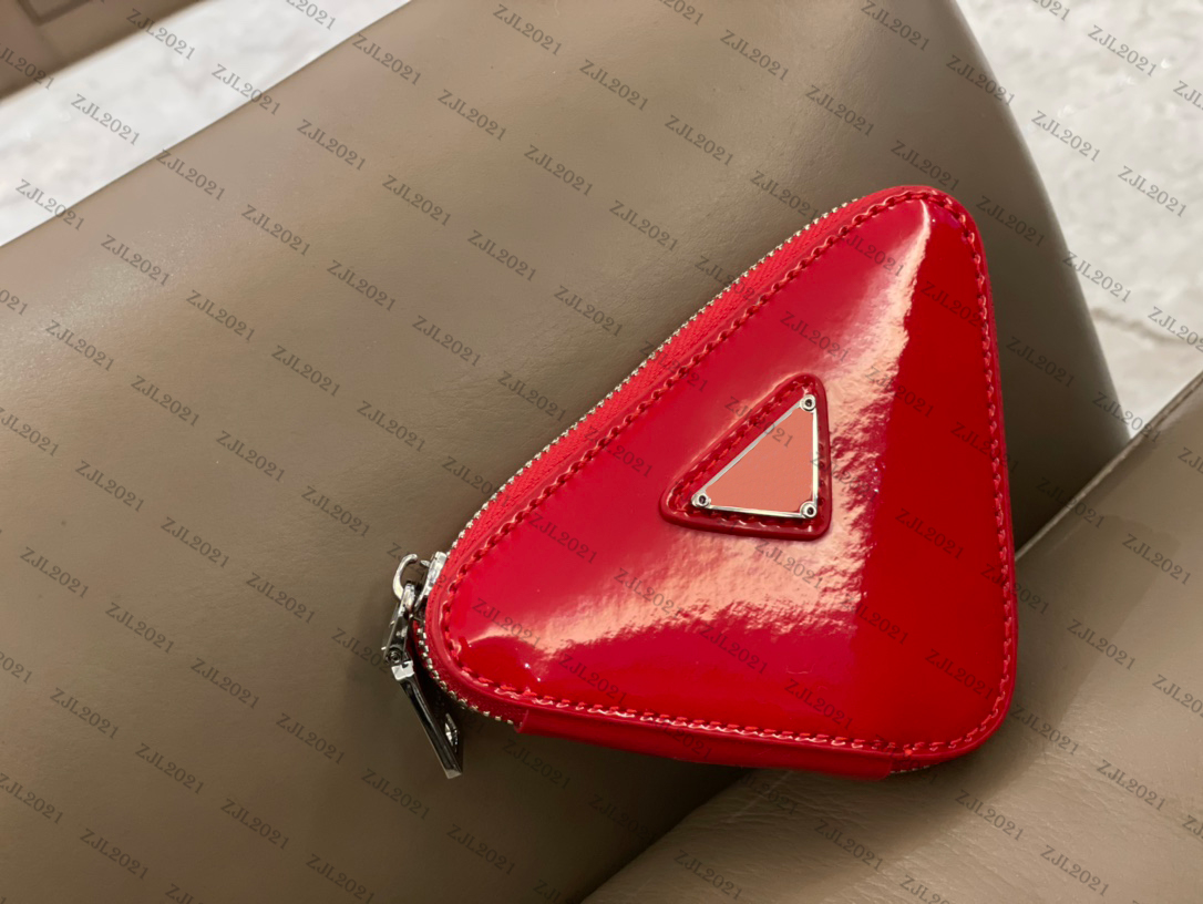 Luxurys Designers Bags matte mirror chain triangle sac one shoulder diagonal bag stylish mini Enveloppe rouge bouche
Luxurys Designers Bags matte mirror chain triangle sac one shoulder diagonal bag stylish mini Enveloppe rouge bouche
