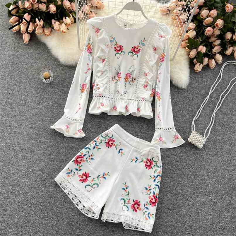 Two Piece Women Shorts Set Summer Fashion Print O Neck Flare Sleeve Ruffles Shirts and Zipper Fly White 210607
Two Piece Women Shorts Set Summer Fashion Print O Neck Flare Sleeve Ruffles Shirts and Zipper Fly White 210607