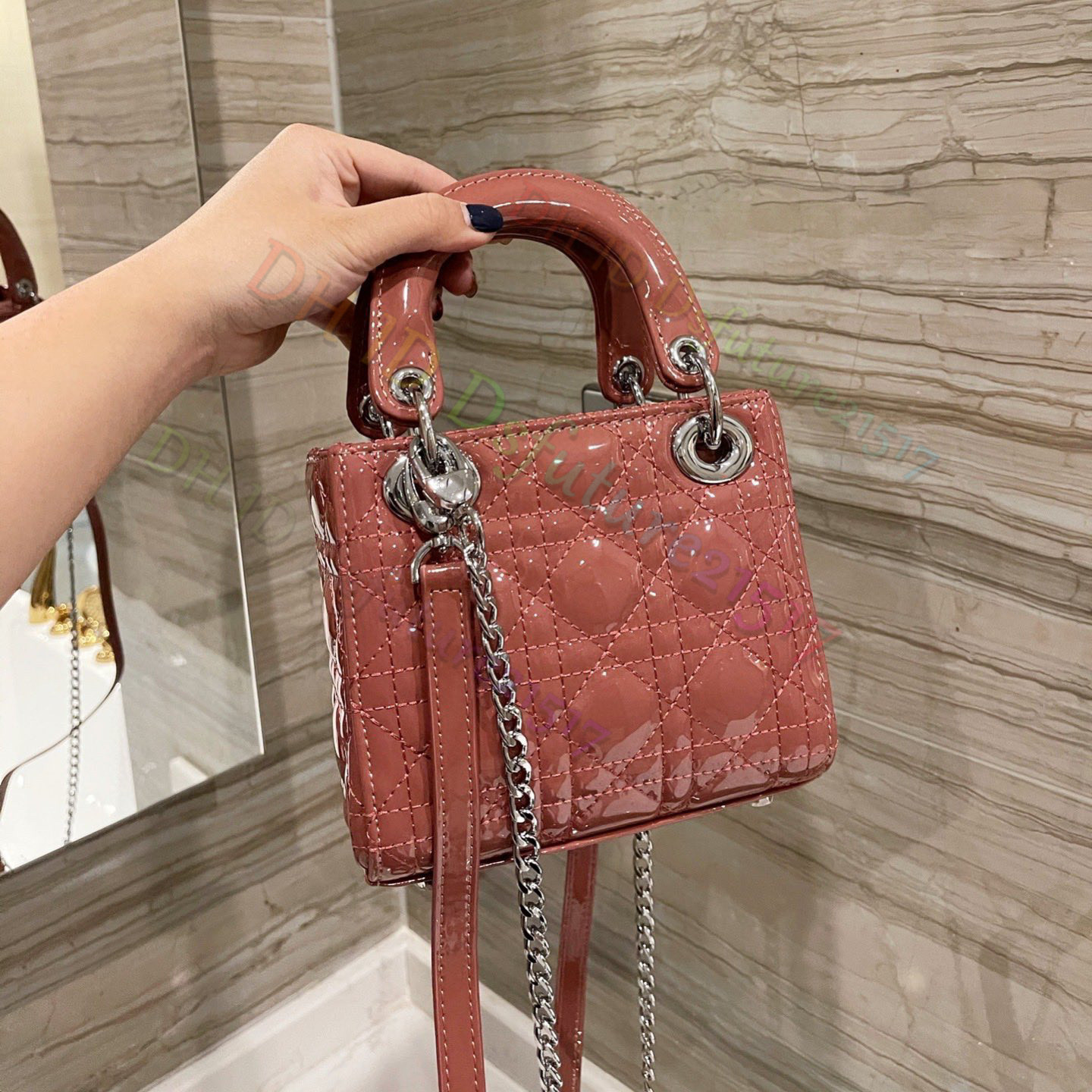 2021 women must-have Patent Leather Handbag top quality Shoulder bag Luxurys Designers Bags classic Crossbody Handbags coins card holders Multicolor purse wallets, No bags
2021 women must-have Patent Leather Handbag top quality Shoulder bag Luxurys Designers Bags classic Crossbody Handbags coins card holders Multicolor purse wallets, No bags