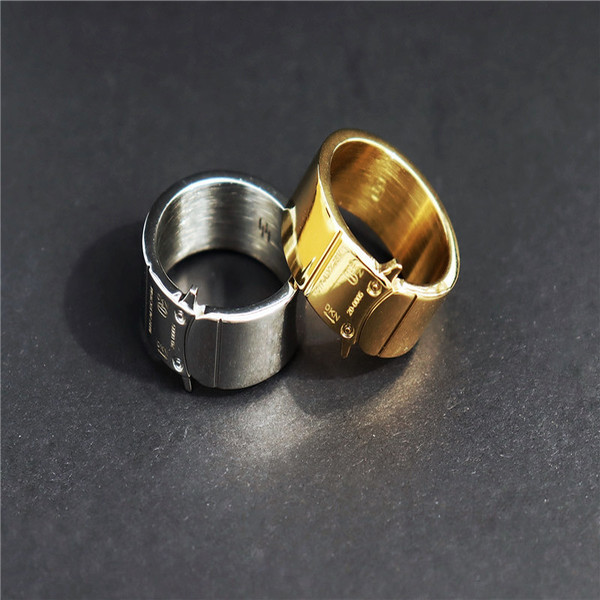 Polishing Alyx Rings Men Women 1:1 Best Quality 1017 Alyx 9sm Buckle Ring Rollercoaster Buckle Laser Letters Details Q0717
Polishing Alyx Rings Men Women 1:1 Best Quality 1017 Alyx 9sm Buckle Ring Rollercoaster Buckle Laser Letters Details Q0717