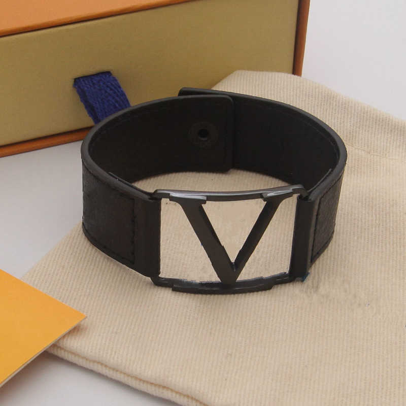 V letter lv black leather bracelet high quality Louis Vuitton designer luxury brand jewelry for men and womengg's gg's
V letter lv black leather bracelet high quality Louis Vuitton designer luxury brand jewelry for men and womengg's gg's