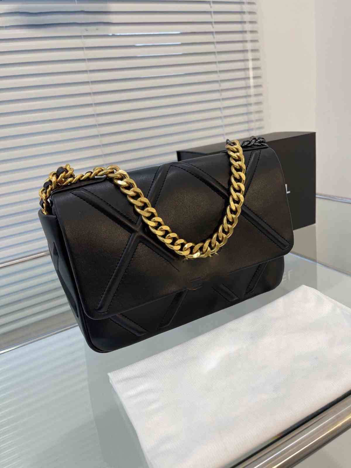 Shoulder Bags Women Handbag Everyday commute Messenger Crossbody Fashion Shopping Classic Designer Leather Female Wallet 1102, Black
Shoulder Bags Women Handbag Everyday commute Messenger Crossbody Fashion Shopping Classic Designer Leather Female Wallet 1102, Black