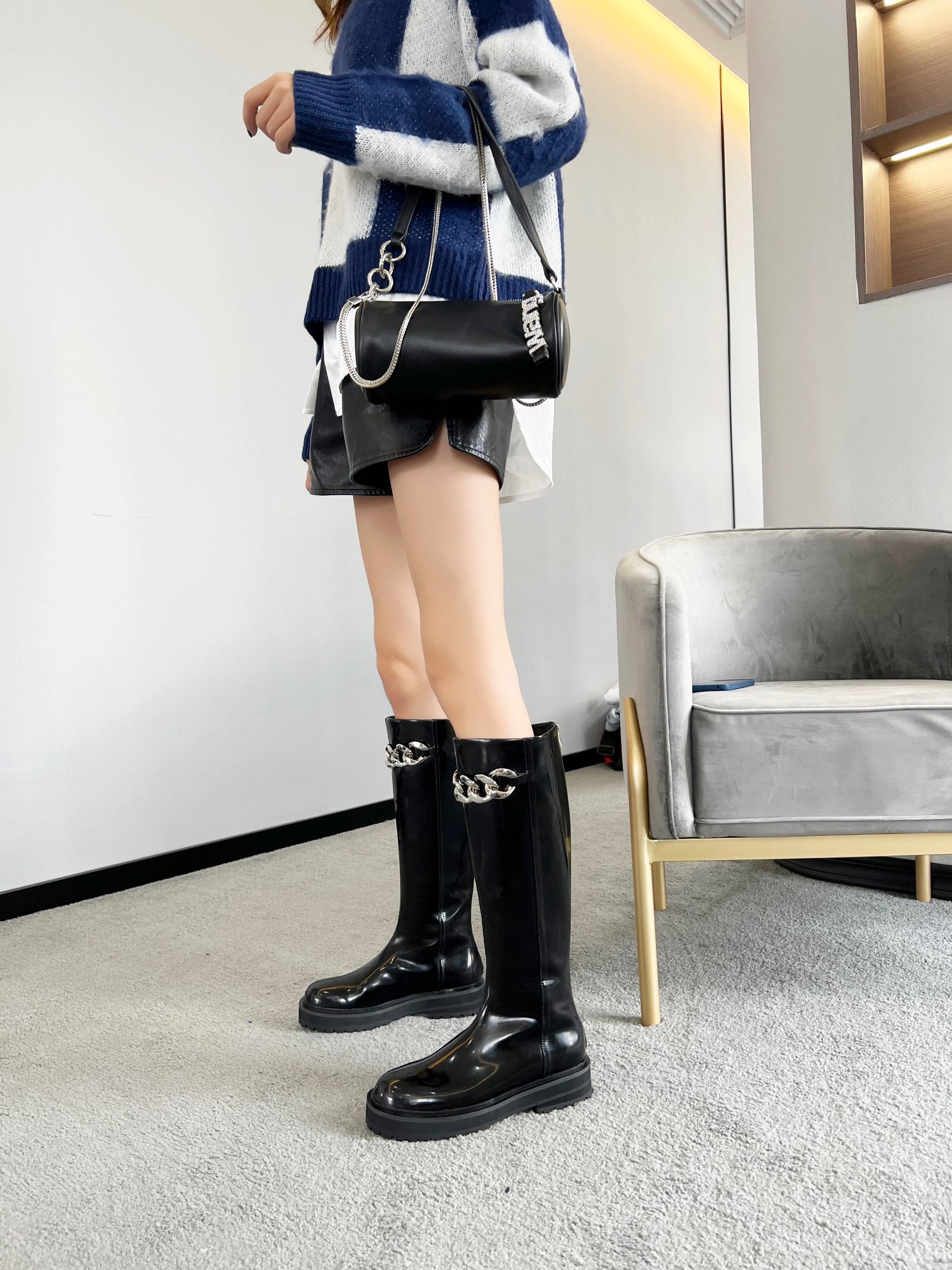 2022 bailey bow Women knee boots top quality luxury designer chain interlocking leather fashion classic boot size 35-41, Black
2022 bailey bow Women knee boots top quality luxury designer chain interlocking leather fashion classic boot size 35-41, Black