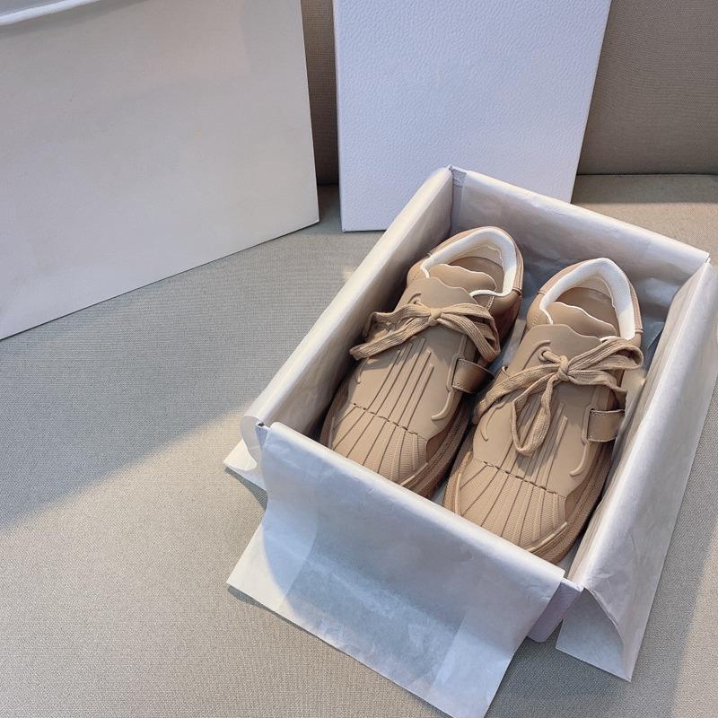 Hot Italian luxury design shoes texture letter printing lace men's and women's white black apricot three-color rubber sole casual shoes free
Hot Italian luxury design shoes texture letter printing lace men's and women's white black apricot three-color rubber sole casual shoes free