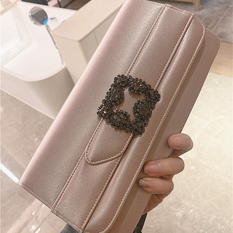Be008High-end new evening bags designer with pearl button soft evening bag handmade patchwork color fashion boutique lady evening clutch, Customize
Be008High-end new evening bags designer with pearl button soft evening bag handmade patchwork color fashion boutique lady evening clutch, Customize