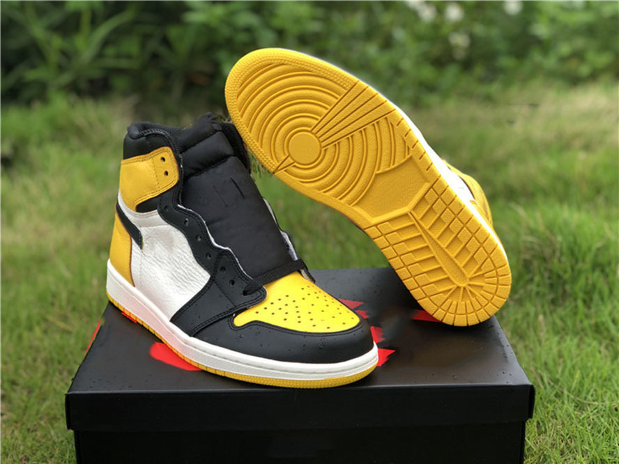 Genuine Jumpman 1 high top men's basketball shoes black and yellow toe sports shoelace shoe box full size 40--46, #1
Genuine Jumpman 1 high top men's basketball shoes black and yellow toe sports shoelace shoe box full size 40--46, #1