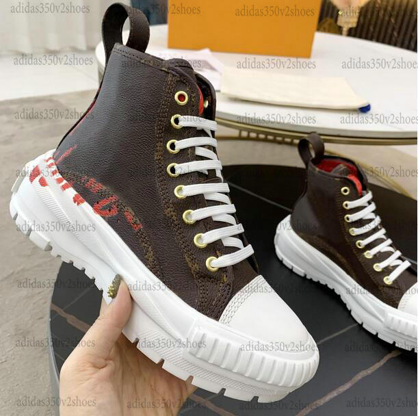 Squad Boots Sneakers Women Designer Canvas Casual Shoes Thickened Tread Rubber Outsole Runners Trainers Platform Luxurys Shoe
Squad Boots Sneakers Women Designer Canvas Casual Shoes Thickened Tread Rubber Outsole Runners Trainers Platform Luxurys Shoe