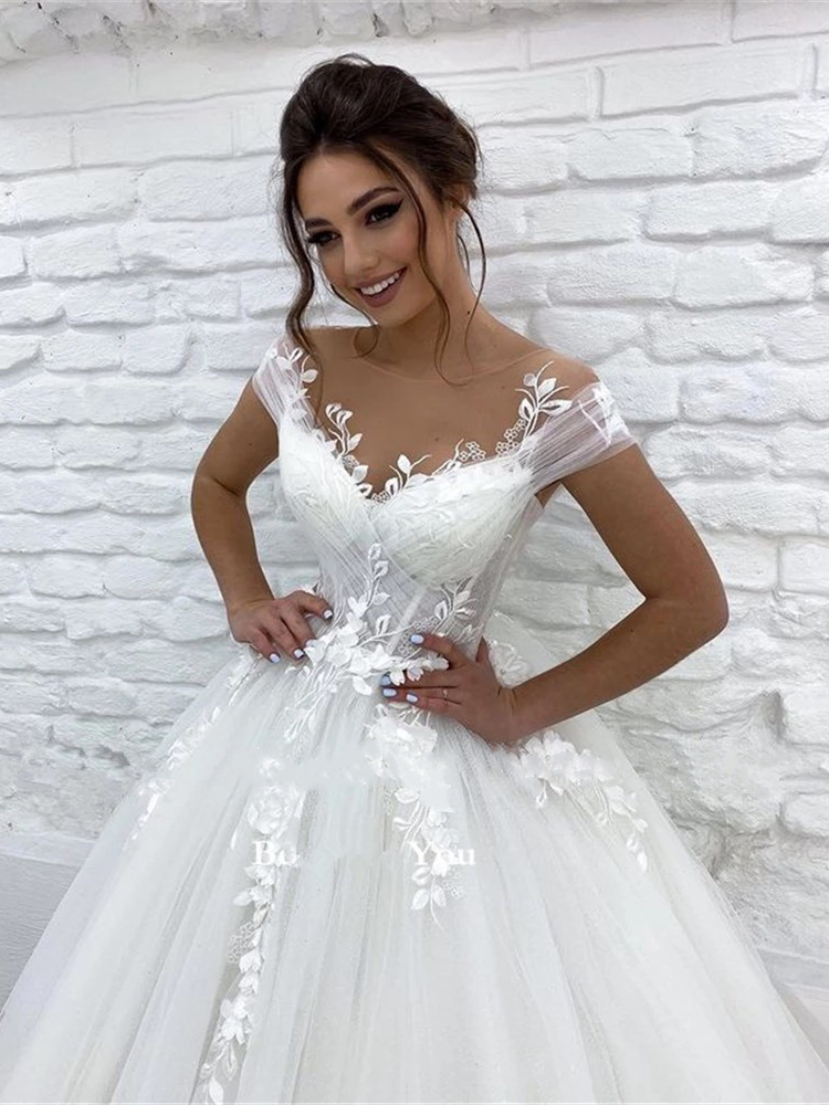 2022 Elegant Tulle Princess Wedding Dress Sheer Neck Cap Sleeves Lace Applique Bridal Dress With Back Buttons Vestido De Noiva