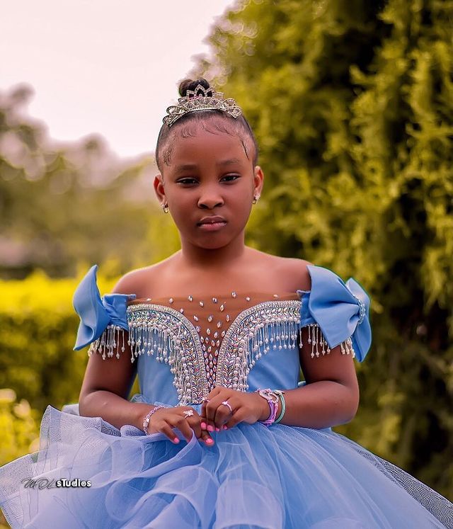 Crystals Beaded Flower Girl Dresses Ball Gown Tulle Little Girl Wedding Dresses Cheap Communion Pageant Dresses Gowns ZJ756