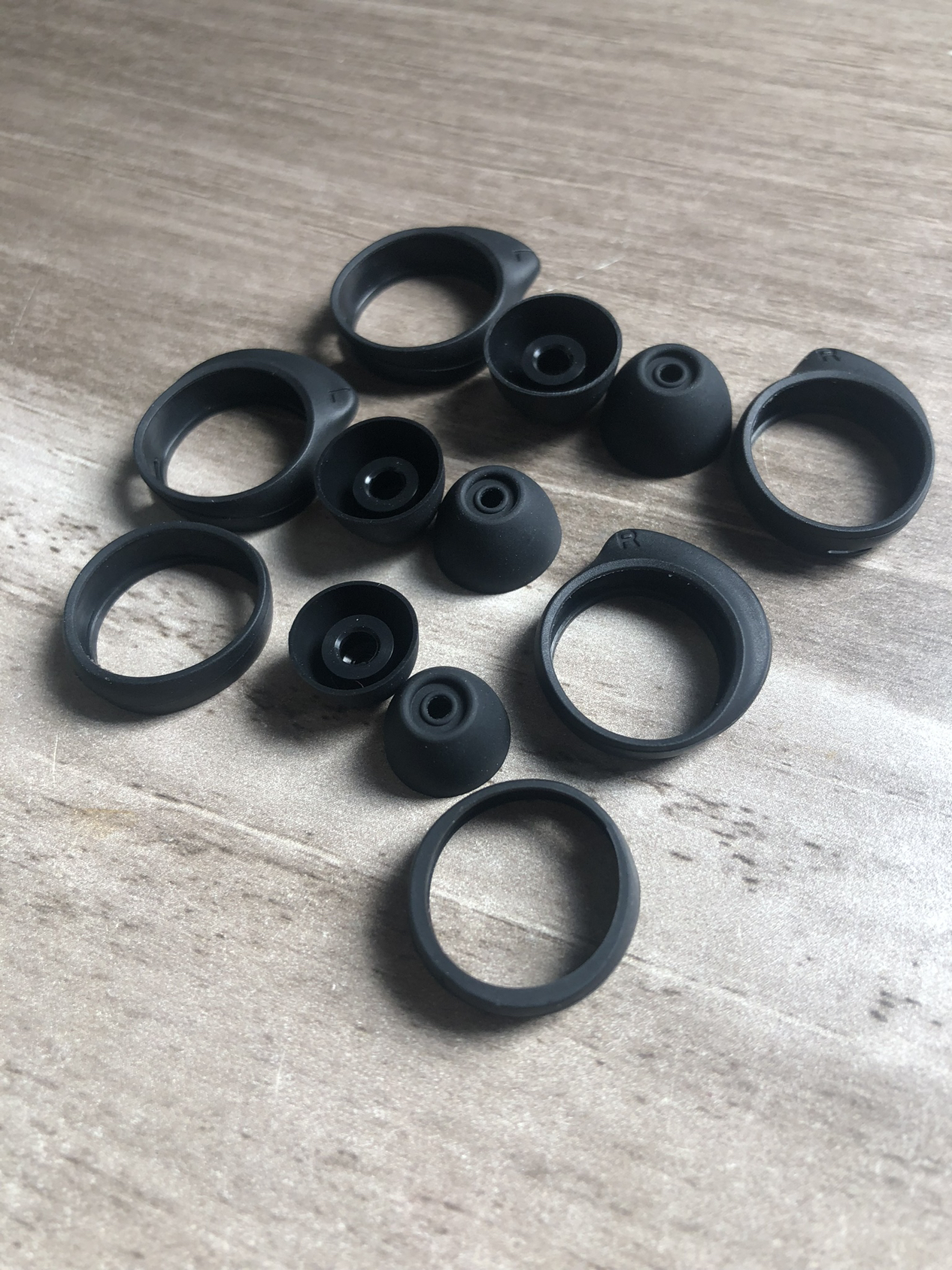 12pcs Silicone Earbuds Tips Wingtips for Samsung Galaxy Buds Home Replacement Earphone Tip 6pairs
12pcs Silicone Earbuds Tips Wingtips for Samsung Galaxy Buds Home Replacement Earphone Tip 6pairs