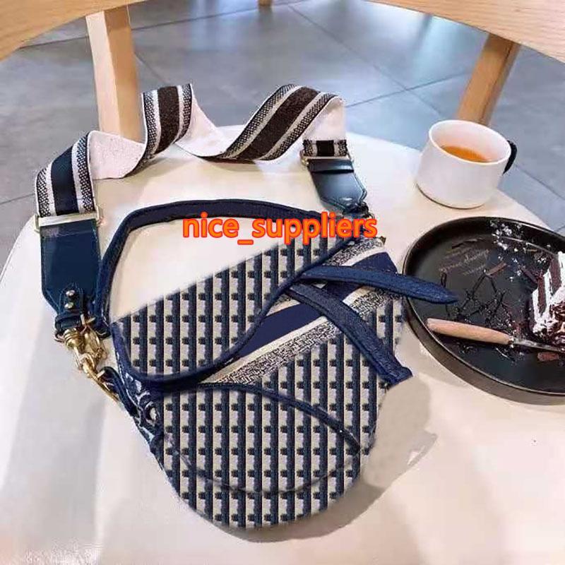 embroidered hot sale high 23*18cmquality ladies bag retro shoulder bag messenger bag handbag one shoulder, Red;black
embroidered hot sale high 23*18cmquality ladies bag retro shoulder bag messenger bag handbag one shoulder, Red;black