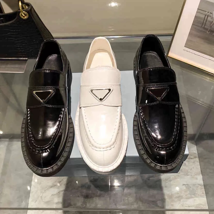 Designer Shoes Soft Cowhide Platform Sneakers P Triangle Loafers Rubber Black Shiny Leather Chunky Round Head Sneaker Thick Bottom Shoe With box size 35-40
Designer Shoes Soft Cowhide Platform Sneakers P Triangle Loafers Rubber Black Shiny Leather Chunky Round Head Sneaker Thick Bottom Shoe With box size 35-40