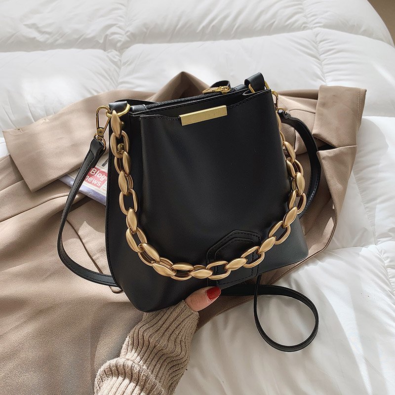 Golden Thicken Chain Bucket Bag Women 2021 Luxury Desiger Chic Black Shoulder Crossbody Bags Female Vintage PU Leather Handbags C0228
Golden Thicken Chain Bucket Bag Women 2021 Luxury Desiger Chic Black Shoulder Crossbody Bags Female Vintage PU Leather Handbags C0228