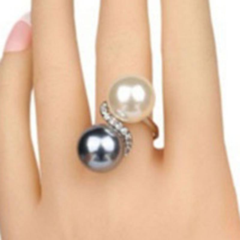 Cluster Rings Double Color Simulated Pearl For Women Shinning Rhinestones Wide Alloy Band Statement Ring Fashion Jewelry 
Cluster Rings Double Color Simulated Pearl For Women Shinning Rhinestones Wide Alloy Band Statement Ring Fashion Jewelry