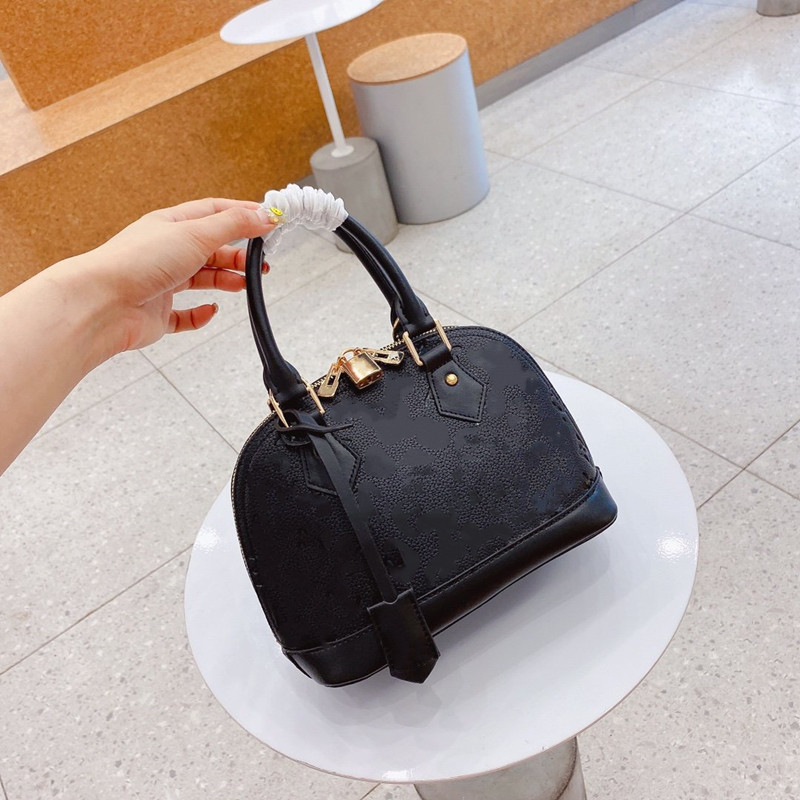 2021 Women Shell Handbag High Quality Shoulder Bags Designers Brand Messenger Bag Fashion Leather Handbags Purse Small, Pink
2021 Women Shell Handbag High Quality Shoulder Bags Designers Brand Messenger Bag Fashion Leather Handbags Purse Small, Pink