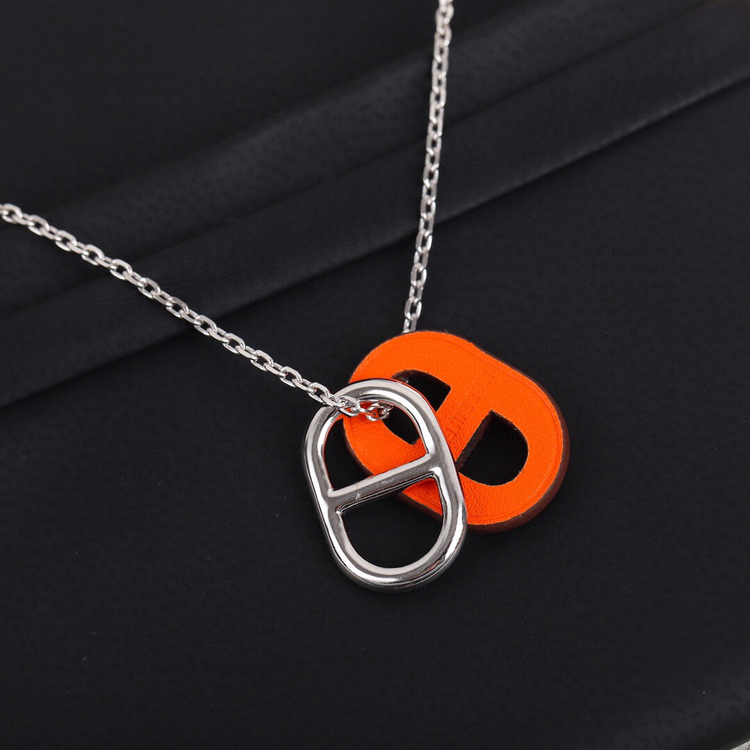 Top quality pendant necklace in platinum color with genuine leather and metal plated for women wedding jewelry gift have box stamp PS3372
Top quality pendant necklace in platinum color with genuine leather and metal plated for women wedding jewelry gift have box stamp PS3372
