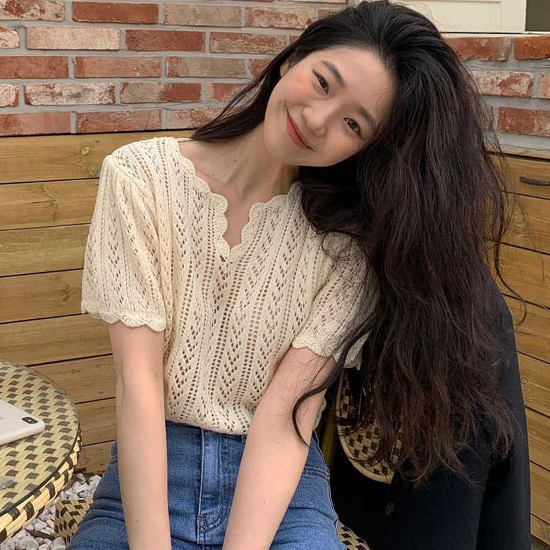 Korejpaa Girl T-Shirt Summer Korea Chic Retro Temperament V-Neck Micro-Transparent Crochet Hollow Puff Sleeve Knit Pullover 210526