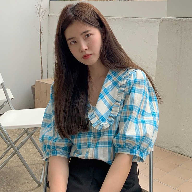 Korejpaa Women Shirt Summer Korean Age-Reducing Milk Soft Wooden Ear Doll Collar Single-Breasted Puff Sleeve Plaid Blouses 210526