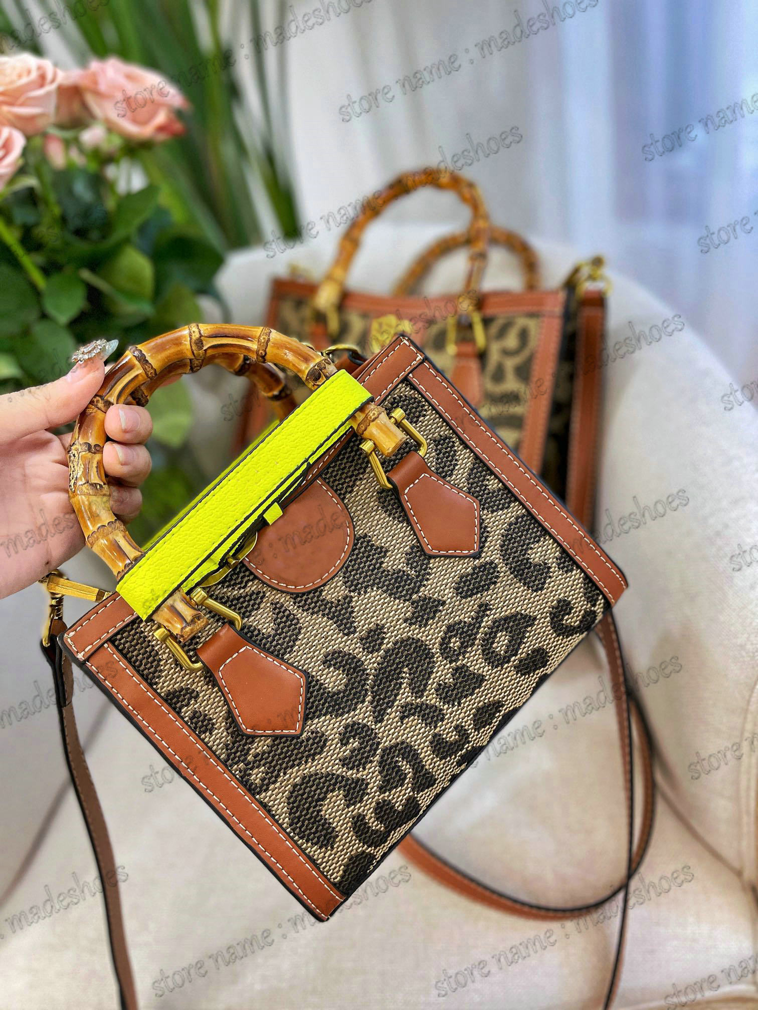 Bamboo Leopard Diana Tote Top Handle Mini Bag Brown in Coated Canvas/Calfskin Leather Designer Luxurys Womens Shoulder Bag Fashion Cross Body Handbag
Bamboo Leopard Diana Tote Top Handle Mini Bag Brown in Coated Canvas/Calfskin Leather Designer Luxurys Womens Shoulder Bag Fashion Cross Body Handbag