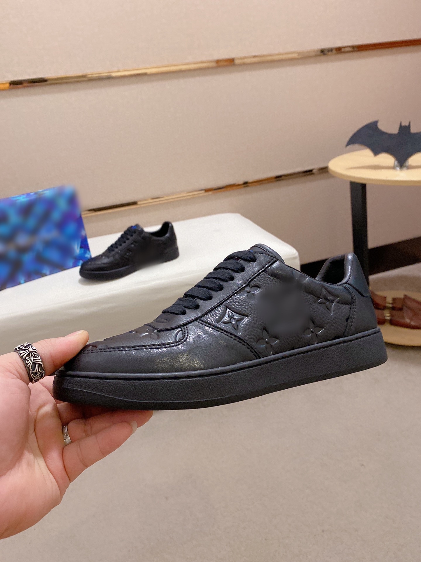 Top fashion men designer shoes letter carved Luxury Mens casual sports shoe flat leather sneakers trainers plus size, Black
Top fashion men designer shoes letter carved Luxury Mens casual sports shoe flat leather sneakers trainers plus size, Black
