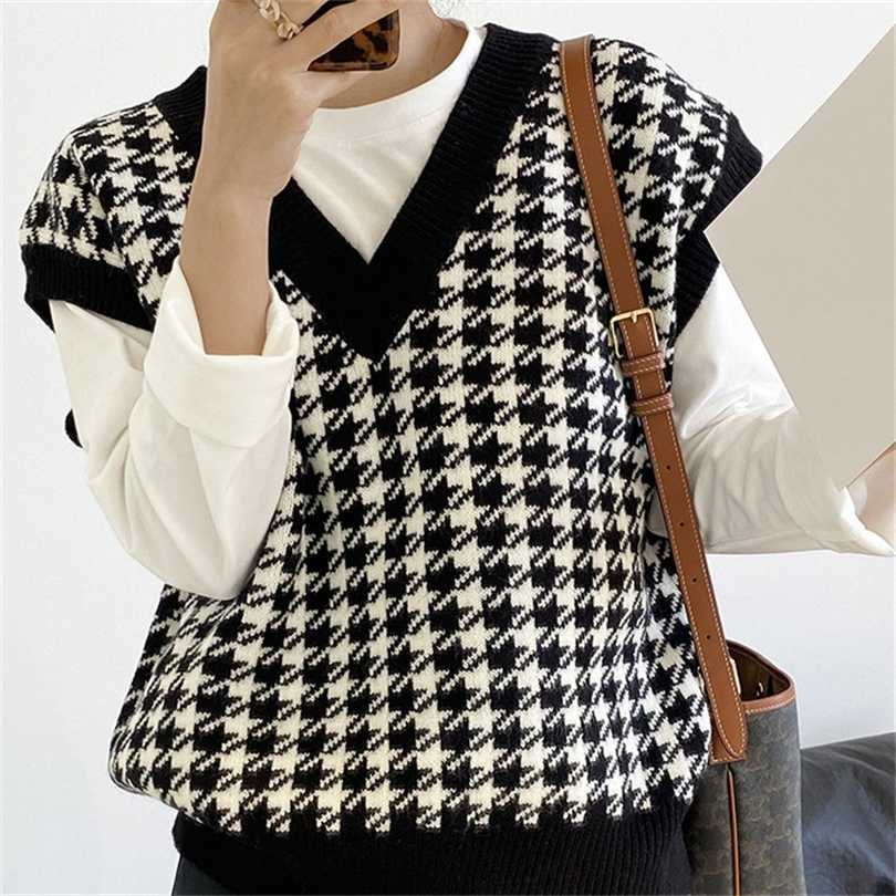 Girls V-Neck Knitted Sweater Women Thicken Autumn Winter Korean Loose Vintage Vest Sleeveless Pullover 211018, Sw01 color4
Girls V-Neck Knitted Sweater Women Thicken Autumn Winter Korean Loose Vintage Vest Sleeveless Pullover 211018, Sw01 color4