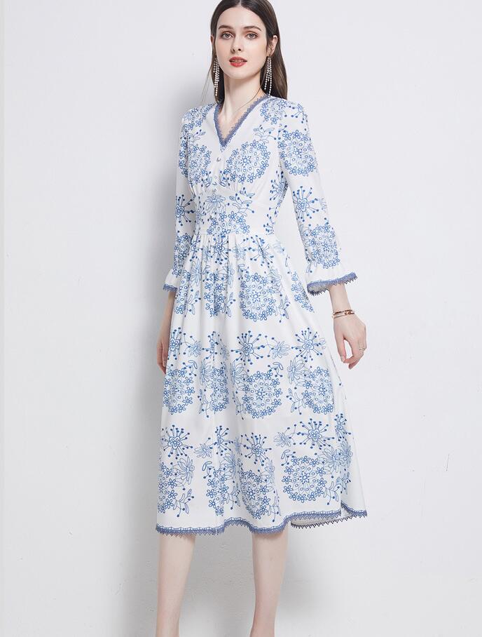 French floral dress 2021 summer women's dresses V-neck flared sleeve embroidered chiffon pleated skirt, As the picture
French floral dress 2021 summer women's dresses V-neck flared sleeve embroidered chiffon pleated skirt, As the picture