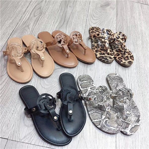 Beach Leather slippers Womens T Thong genuine leather Sandals slides Slippers Flat Flip Flops High quality luxury channel Shoes, White;black
Beach Leather slippers Womens T Thong genuine leather Sandals slides Slippers Flat Flip Flops High quality luxury channel Shoes, White;black