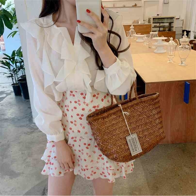 White V-Neck Ruffles All Match Streetwear Solid Femme Blouses High Quality Chic Gentle Girls Loose Tops Shirts 210525, Photo color
White V-Neck Ruffles All Match Streetwear Solid Femme Blouses High Quality Chic Gentle Girls Loose Tops Shirts 210525, Photo color