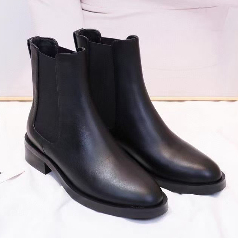 autumn design Women Winter calfskin leather combat boot Womens Martin Ankle-high panelled boots in black come with Box size35-41
autumn design Women Winter calfskin leather combat boot Womens Martin Ankle-high panelled boots in black come with Box size35-41
