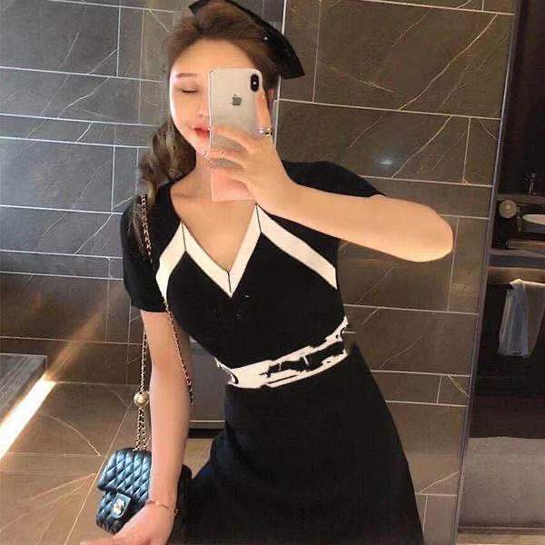2020 design high quality V-neck short sleeve ice knit dress fashionable temperament slim black dress women
2020 design high quality V-neck short sleeve ice knit dress fashionable temperament slim black dress women