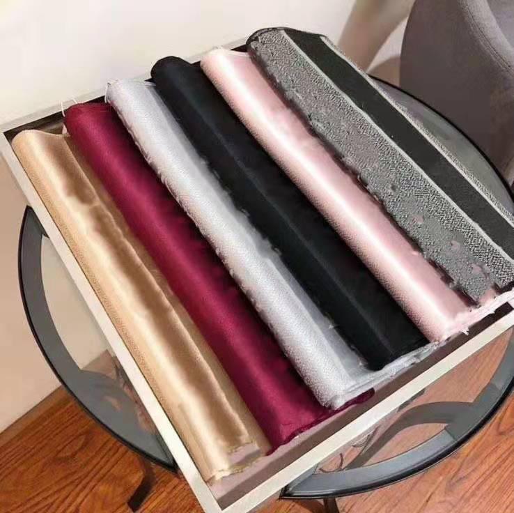 Famous letter Silk wool Scarf Men Women Shawl Scarves Scarfs Gifts Big Size about 180x70cm
Famous letter Silk wool Scarf Men Women Shawl Scarves Scarfs Gifts Big Size about 180x70cm