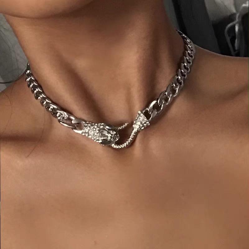 Chains Snake Beauty Design Titanium Steel Necklace Female Neck Chain Summer Water Drill Hip Hip-hoo Strand, Silver
Chains Snake Beauty Design Titanium Steel Necklace Female Neck Chain Summer Water Drill Hip Hip-hoo Strand, Silver