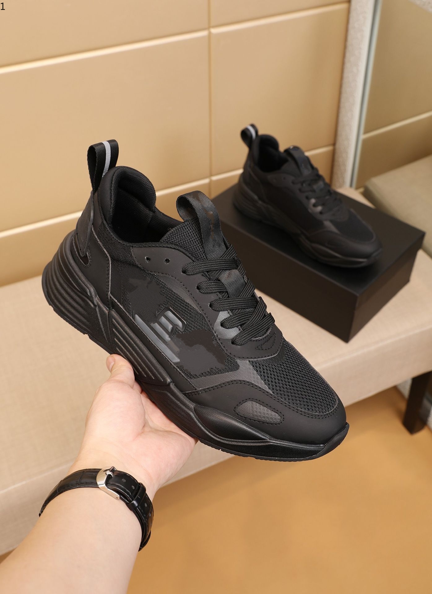balencaiga The latest men's burst leather Plus Run Away sneakers fashion shoes, original Box Runner outdoor activity size 38-45 MJK001
balencaiga The latest men's burst leather Plus Run Away sneakers fashion shoes, original Box Runner outdoor activity size 38-45 MJK001