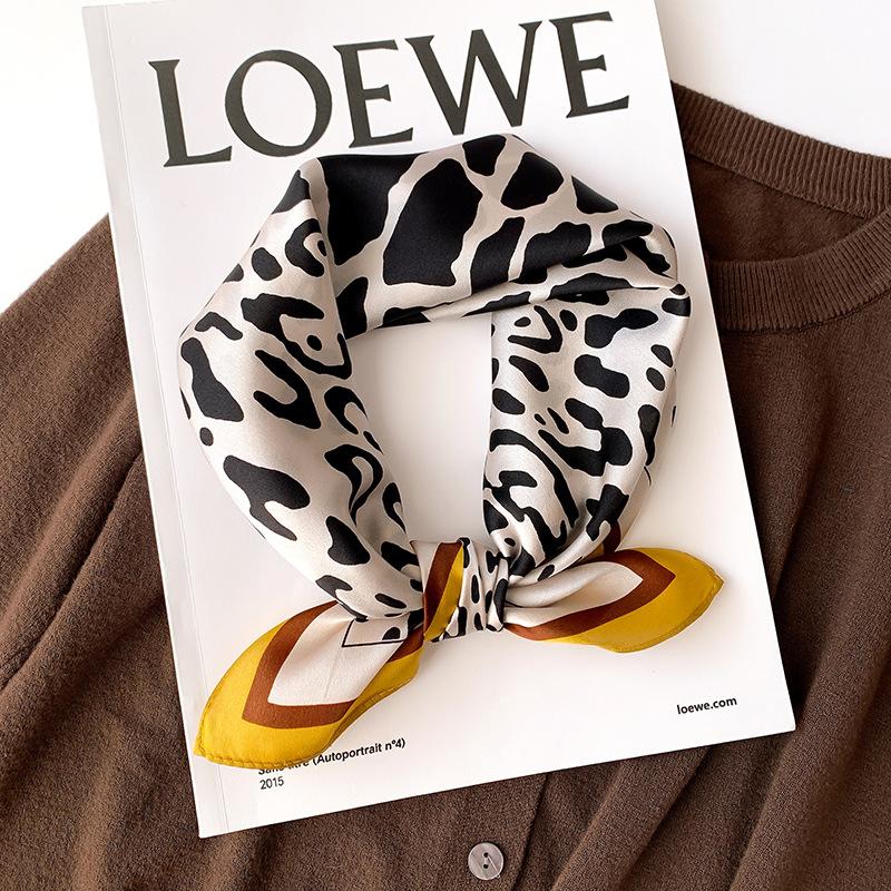 Scarves 100% Silk Women Fashion Scarf Handkerchief Leopard Stripes Square Head Bandana GeometricBlack And White Blocky Texture, Blue;gray
Scarves 100% Silk Women Fashion Scarf Handkerchief Leopard Stripes Square Head Bandana GeometricBlack And White Blocky Texture, Blue;gray