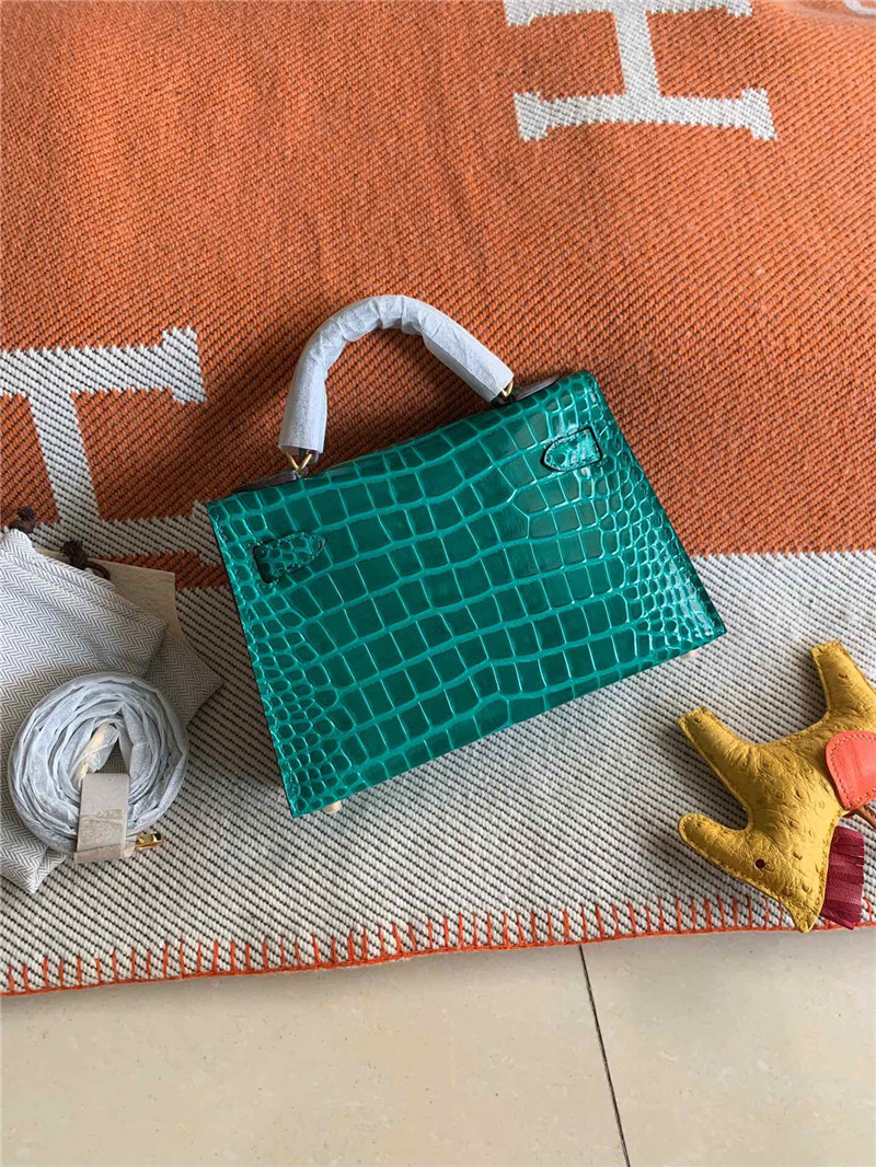New H Home Second Generation Mini bags Cowhide Crocodile Pattern 2 Mini Star Same Style Portable Shoulder Messenger Bag
New H Home Second Generation Mini bags Cowhide Crocodile Pattern 2 Mini Star Same Style Portable Shoulder Messenger Bag