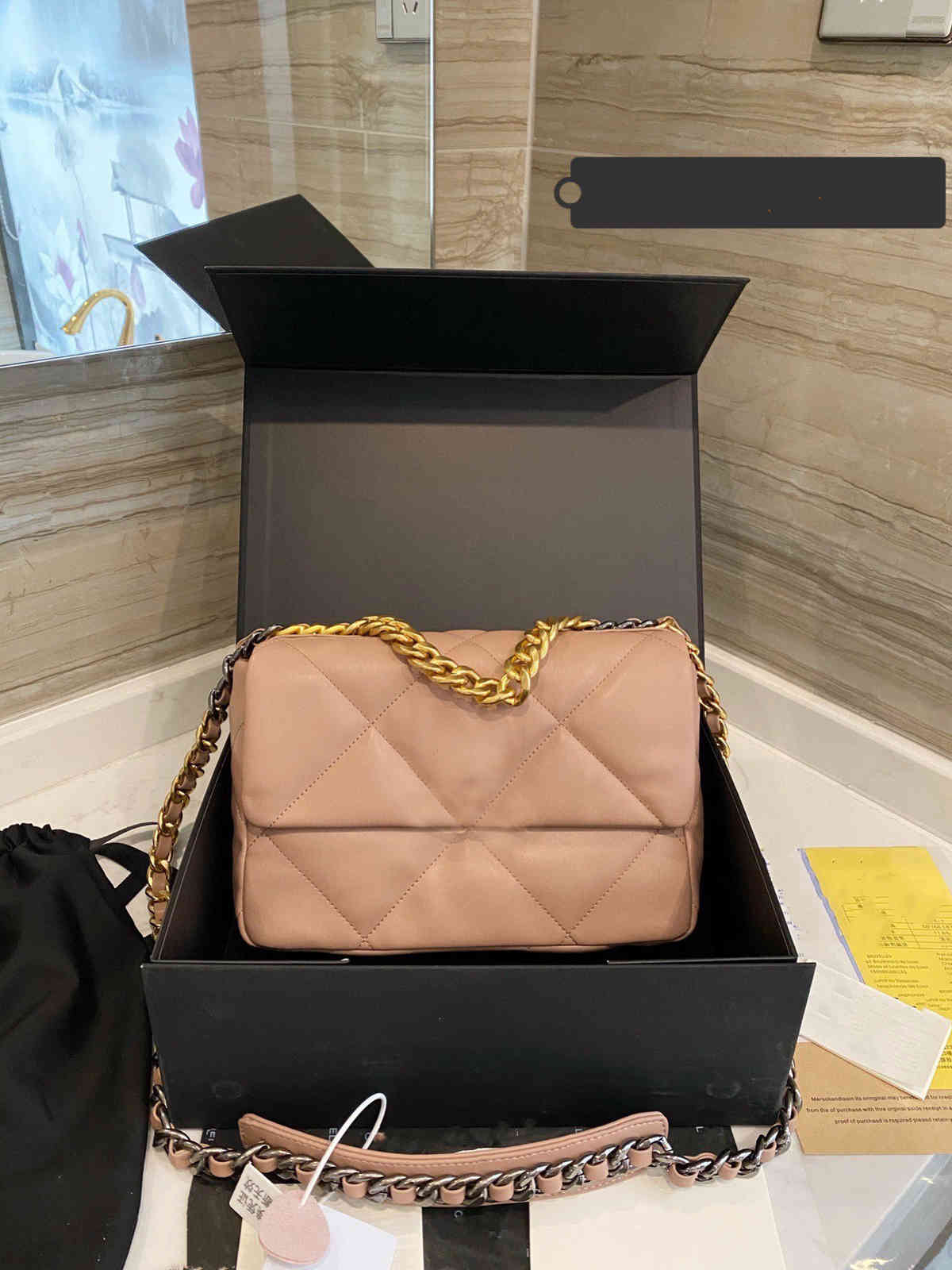 2021 Good Selling Luxurys Designers Bag 19 Series Handbags Women Shoulders Bags Tote Shoulder Designer Crossbody Purse Chain Fashion Purses, Black;red
2021 Good Selling Luxurys Designers Bag 19 Series Handbags Women Shoulders Bags Tote Shoulder Designer Crossbody Purse Chain Fashion Purses, Black;red