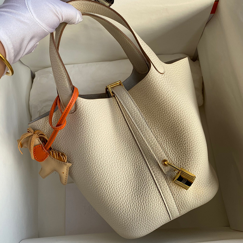 7A+Top Trendy Handbag tote bag Style Vegetable Basket Large-capacity Drawstring Bucket Women First Layer Leather Carry Niche Designer High-end with box wholesale, Color 12
7A+Top Trendy Handbag tote bag Style Vegetable Basket Large-capacity Drawstring Bucket Women First Layer Leather Carry Niche Designer High-end with box wholesale, Color 12