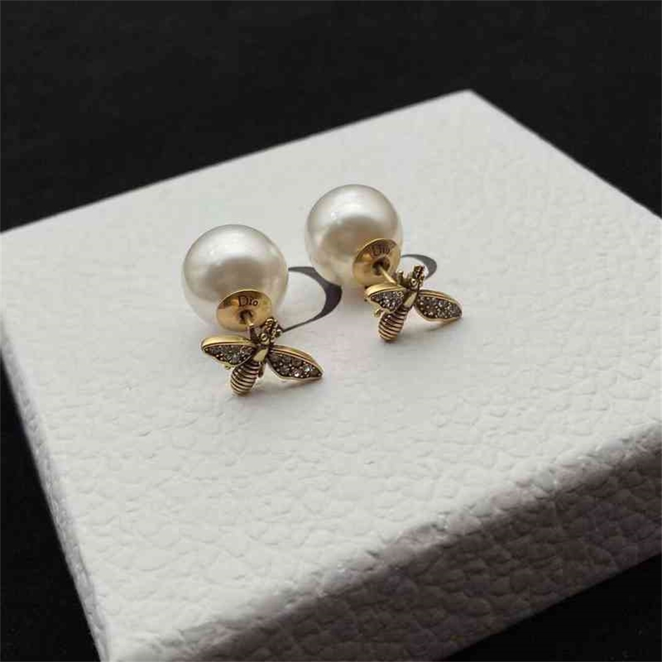 85% off Factory clearance house new style little inlaid diamond pearl earrings women's silver needle earrings
85% off Factory clearance house new style little inlaid diamond pearl earrings women's silver needle earrings