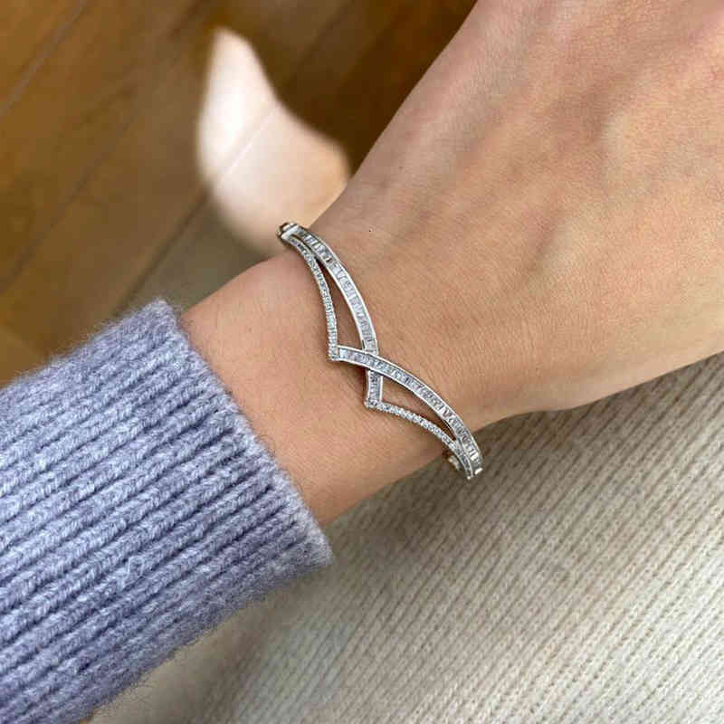 Charm Bracelets Fashion Creative Personalized Women's Diamond Inlaid Crown Ins Simple Temperament, Artistic Elegance, Send Girlfriend