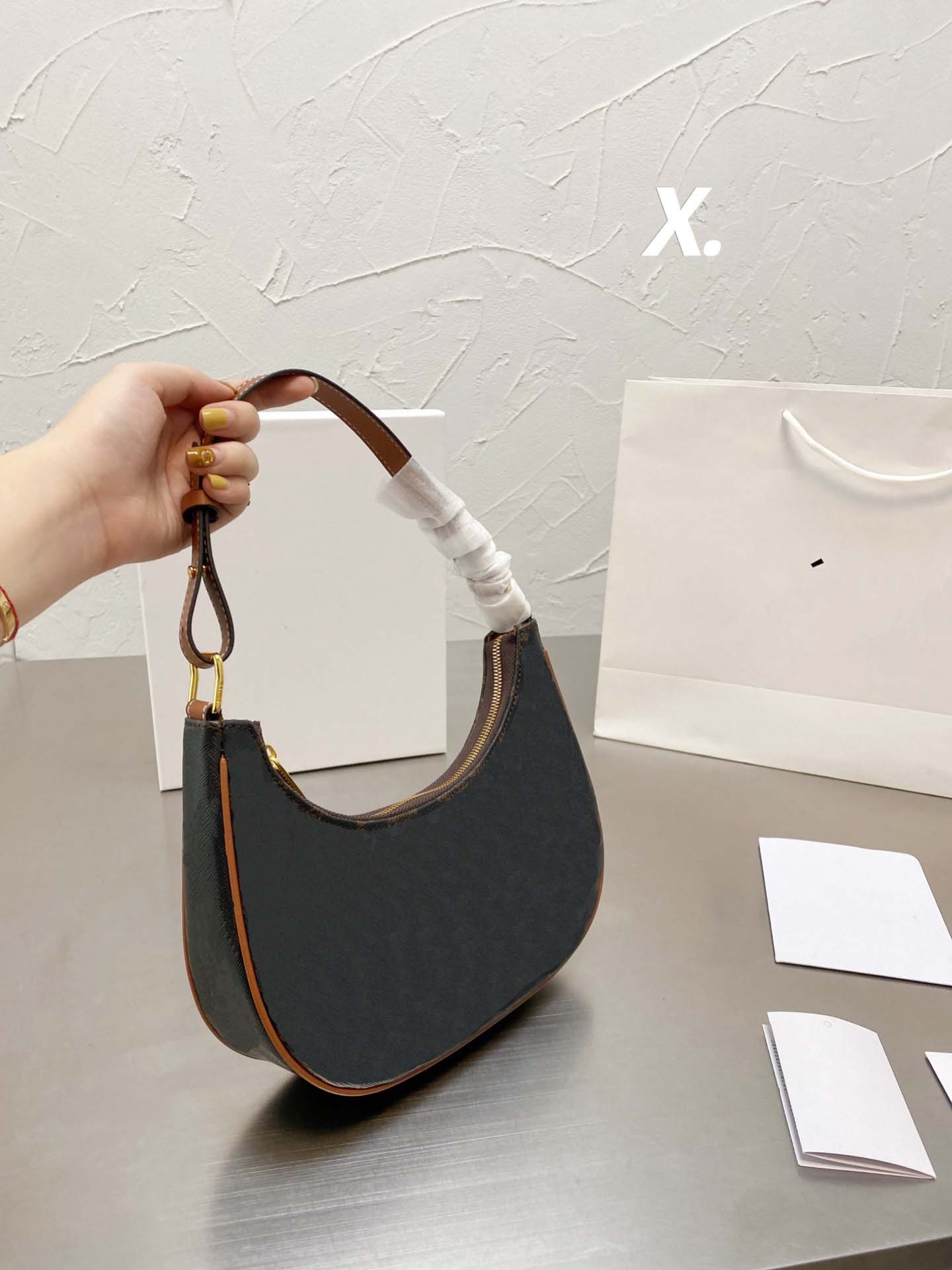 High Quality Genuine Leather AVA TRIOMPHE Evening Crossbody Bags Women's Men Tote Flap Luxury Designer Woman Fashion Camera Cases Cards Handbag Shoulder Bag Totes, Make up the difference
High Quality Genuine Leather AVA TRIOMPHE Evening Crossbody Bags Women's Men Tote Flap Luxury Designer Woman Fashion Camera Cases Cards Handbag Shoulder Bag Totes, Make up the difference