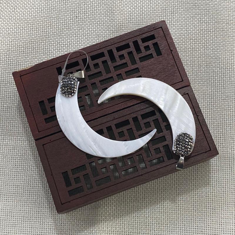 Charms Natural White Shell Pendant Moon Freshwater Exquisite Suitable For Jewelry Making DIY Necklace Accessories Gifts, Bronze;silver 
Charms Natural White Shell Pendant Moon Freshwater Exquisite Suitable For Jewelry Making DIY Necklace Accessories Gifts, Bronze;silver