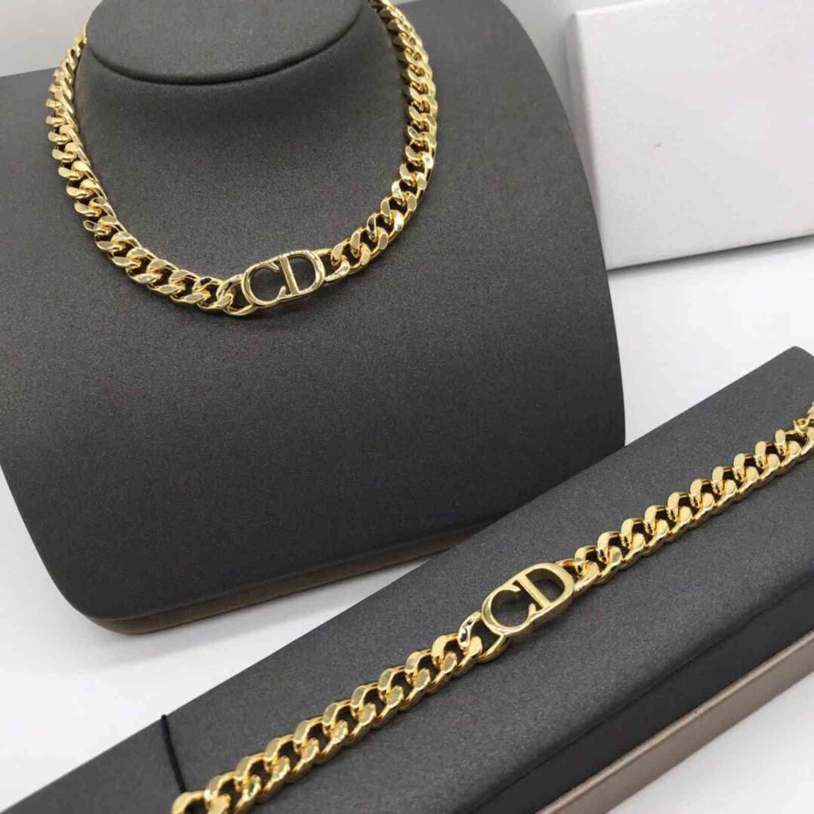 Factory specials AA new gold plated letter net red necklace women's Earrings Fashion Bracelet Set Y1MH
Factory specials AA new gold plated letter net red necklace women's Earrings Fashion Bracelet Set Y1MH