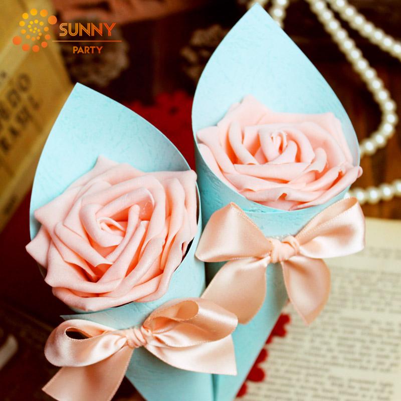 Wedding Bow-knot Paper Candy Boxes Artificial Rose Flowers Cone Confession Party Candies Packaging Bridal Wedding Decor Supplies
Wedding Bow-knot Paper Candy Boxes Artificial Rose Flowers Cone Confession Party Candies Packaging Bridal Wedding Decor Supplies