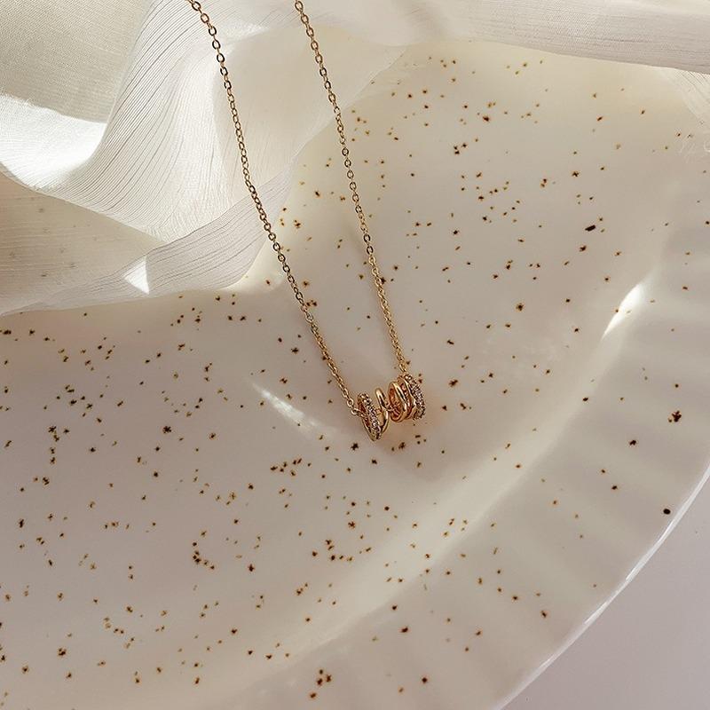 Pendant Necklaces VSnow Korean Spiral Twist Rope Hollow Out Necklace For Women Temperament Rhinestone Gold Color Metallic Jewelry, Silver
Pendant Necklaces VSnow Korean Spiral Twist Rope Hollow Out Necklace For Women Temperament Rhinestone Gold Color Metallic Jewelry, Silver