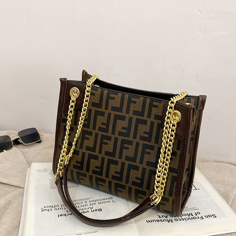 Designer handbags Large capacity women's 2021 summer new fashion letter chain messenger bag leisure texture Tote Bag, Black
Designer handbags Large capacity women's 2021 summer new fashion letter chain messenger bag leisure texture Tote Bag, Black